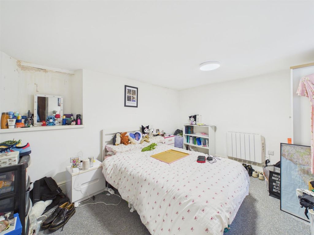 Property photo 2 of 13 Flat 2 Bedroom One