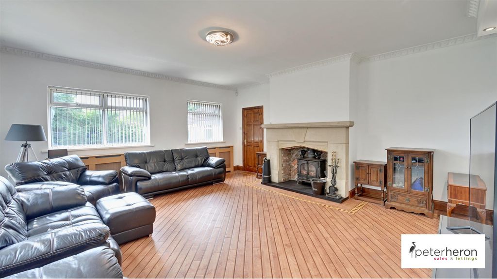 Property photo 2 of 42 Living Room