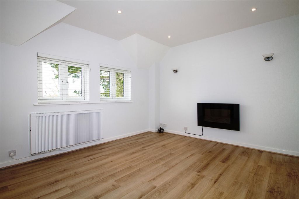 Property photo 3 of 10 Reception Room.Jpg