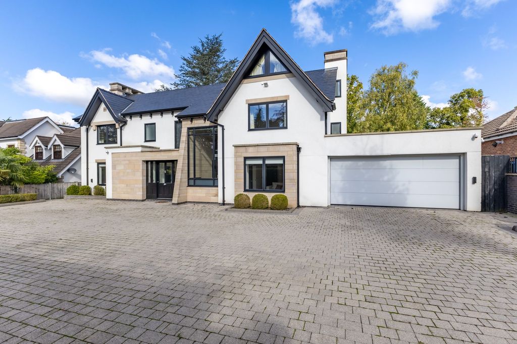 Property photo 1 of 32