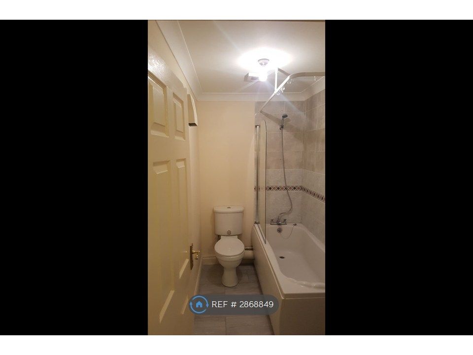 Property photo 3 of 11 Bathroom