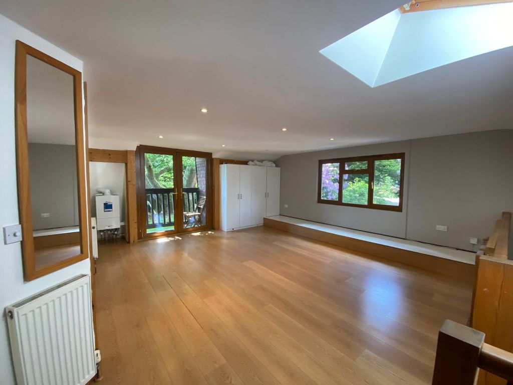 Property photo 3 of 8 De 2