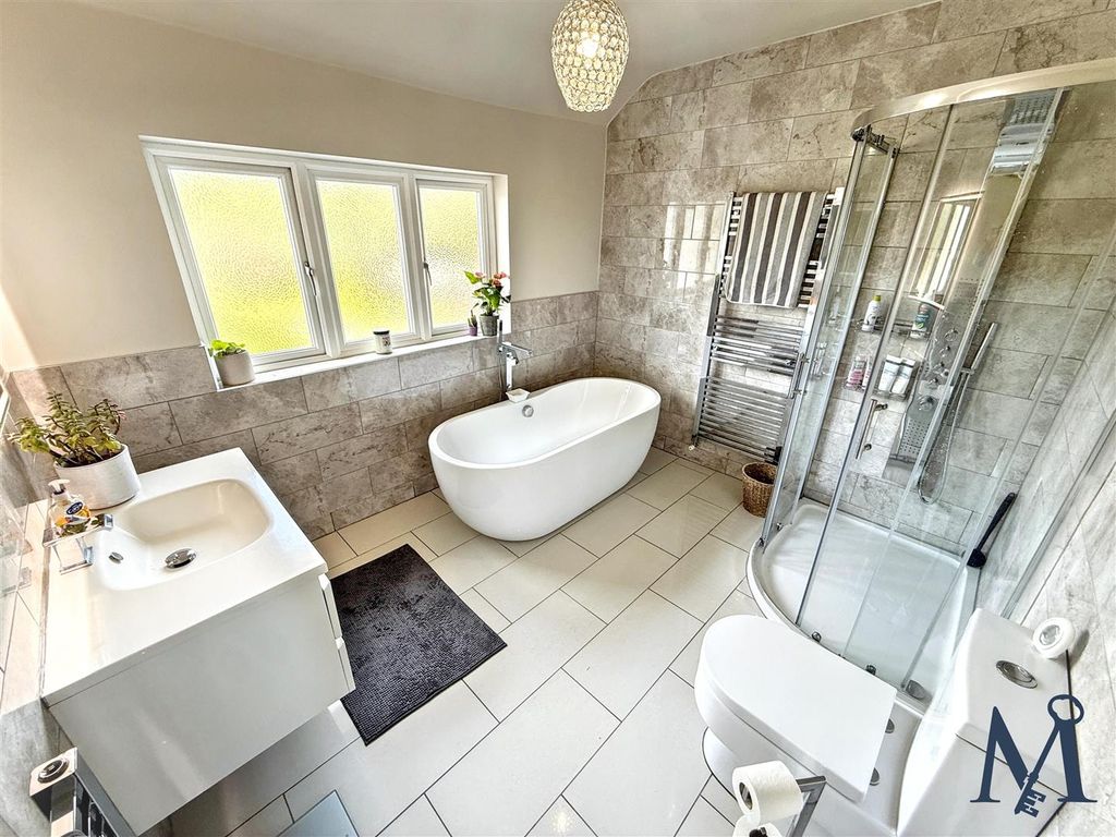 Property photo 3 of 32 Family Bathroom