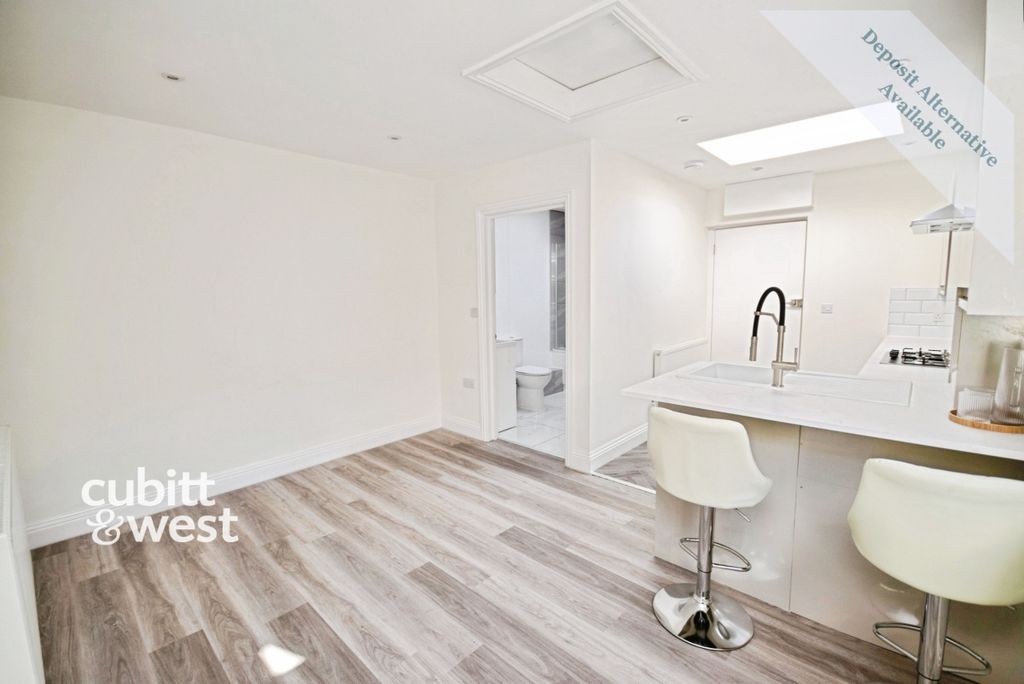 Property photo 2 of 11 34914238-15c18Ebc...