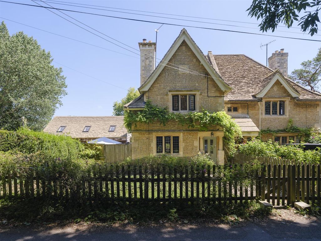 Property photo 2 of 16 10 Reybridge-01.Jpg