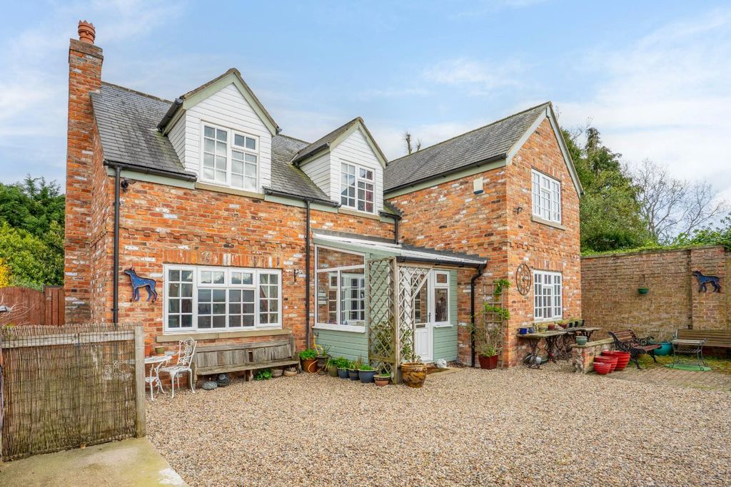 Property photo 1 of 24 Front (Exterior)