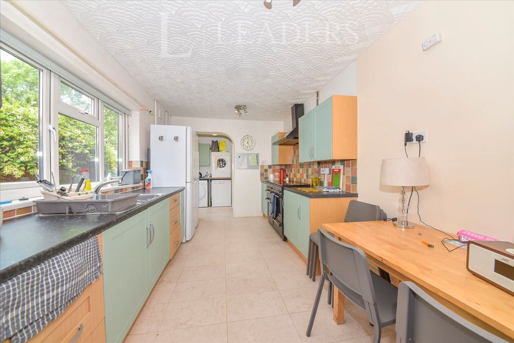 Property photo 2 of 6 Kitchen