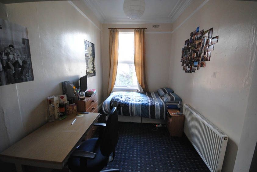 Property photo 3 of 14 A Cozy And Well-Maintained Bedroom Featuring A Sin...