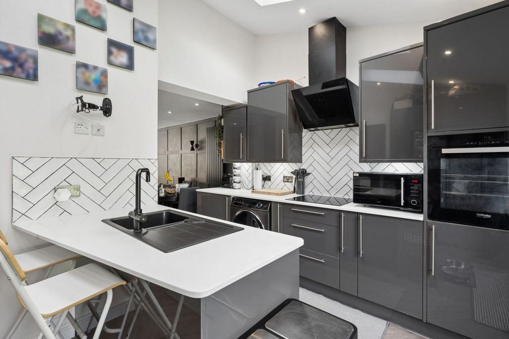 Property photo 3 of 21