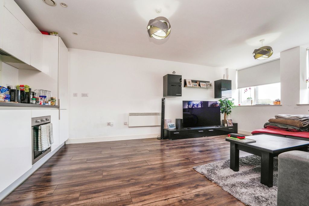 Property photo 1 of 17 Lounge
