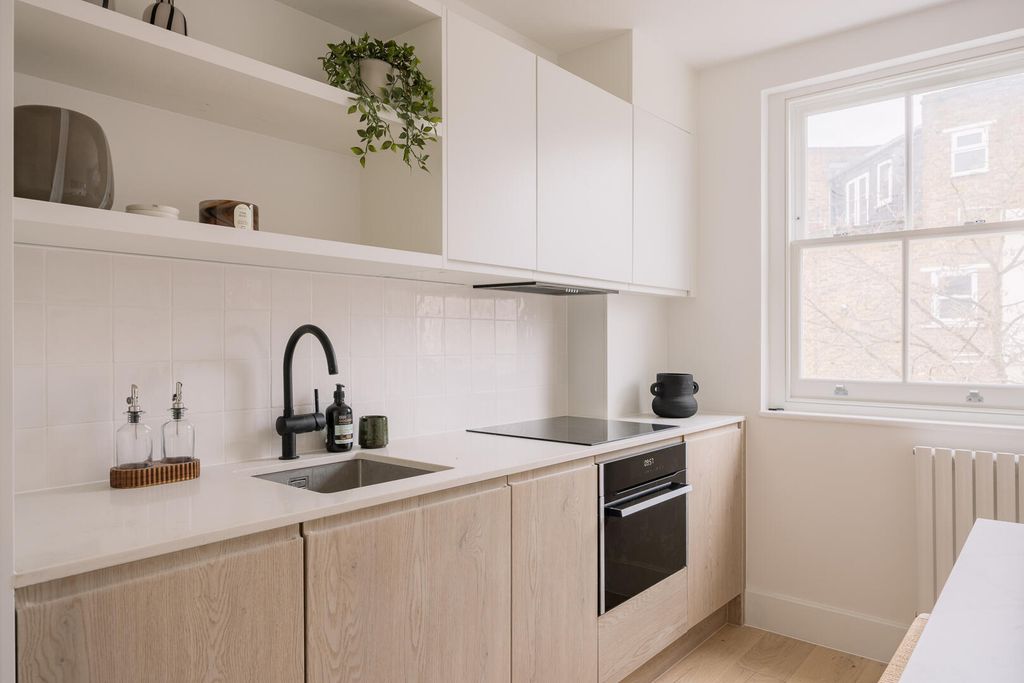 Property photo 3 of 11 31 Warwick Road - Flat 6 © Amy Hunter Photography(