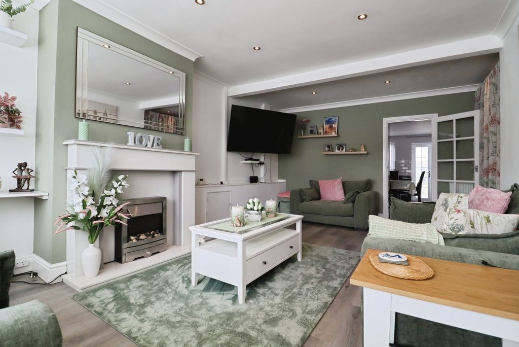 Property photo 2 of 23 Pbox-Img.Jpg