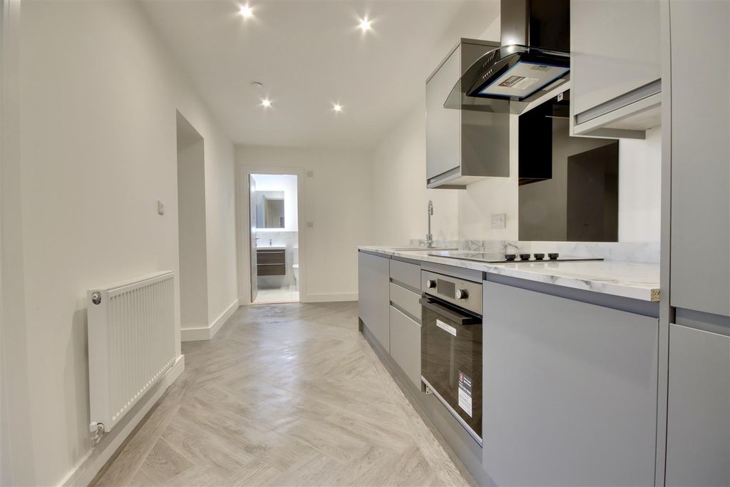 Property photo 2 of 15 7475C0E3-D652-430A-900F-B3Ac6A0Ac854_1_201_A.Jpeg