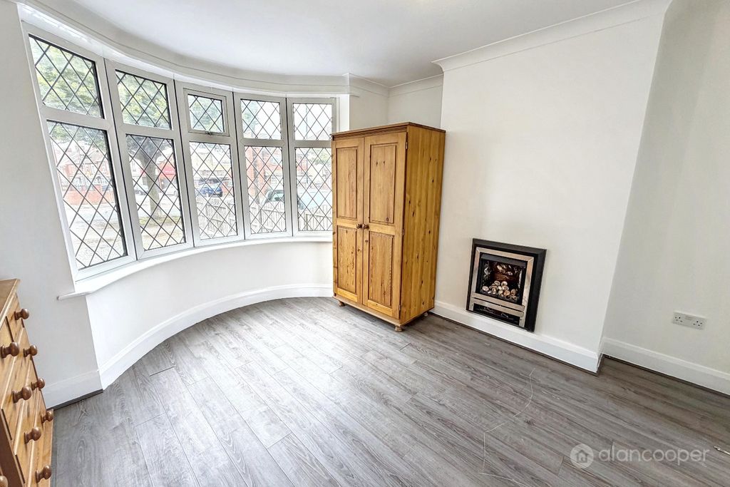 Property photo 2 of 14 5380214