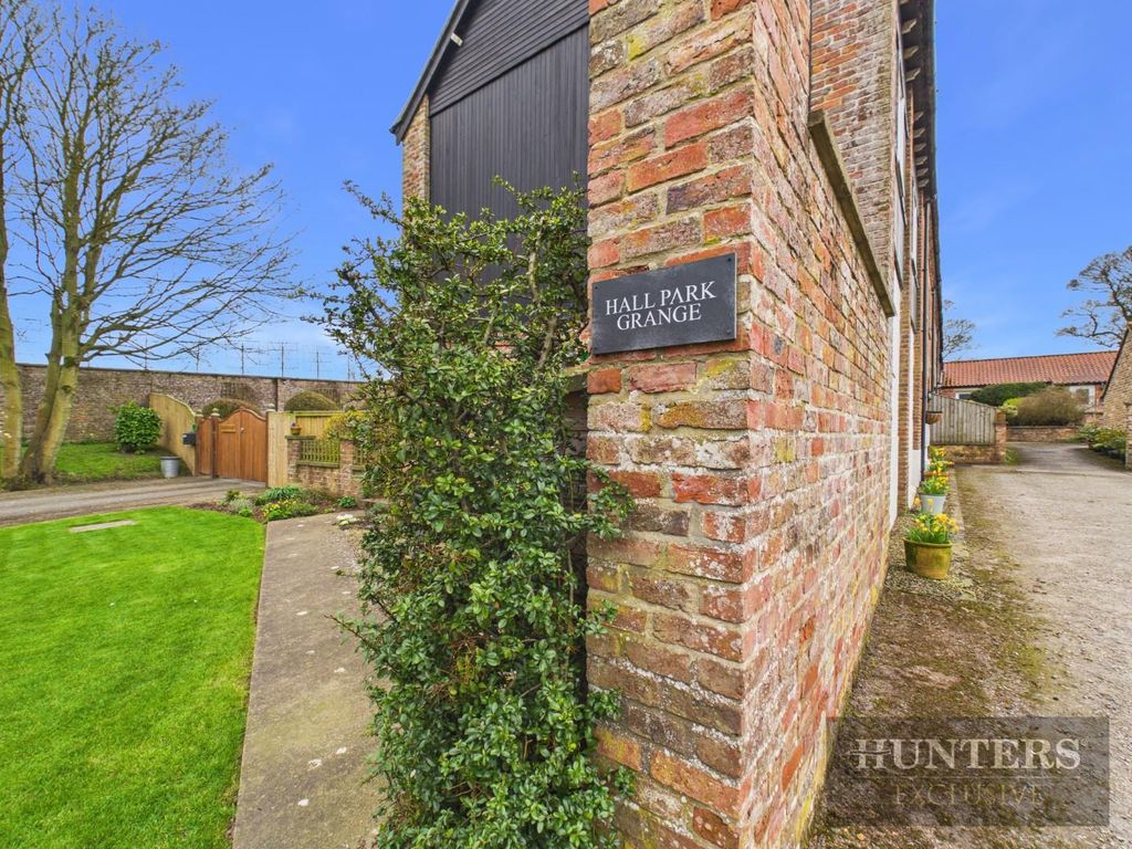Property photo 1 of 23 Hall Park Grange