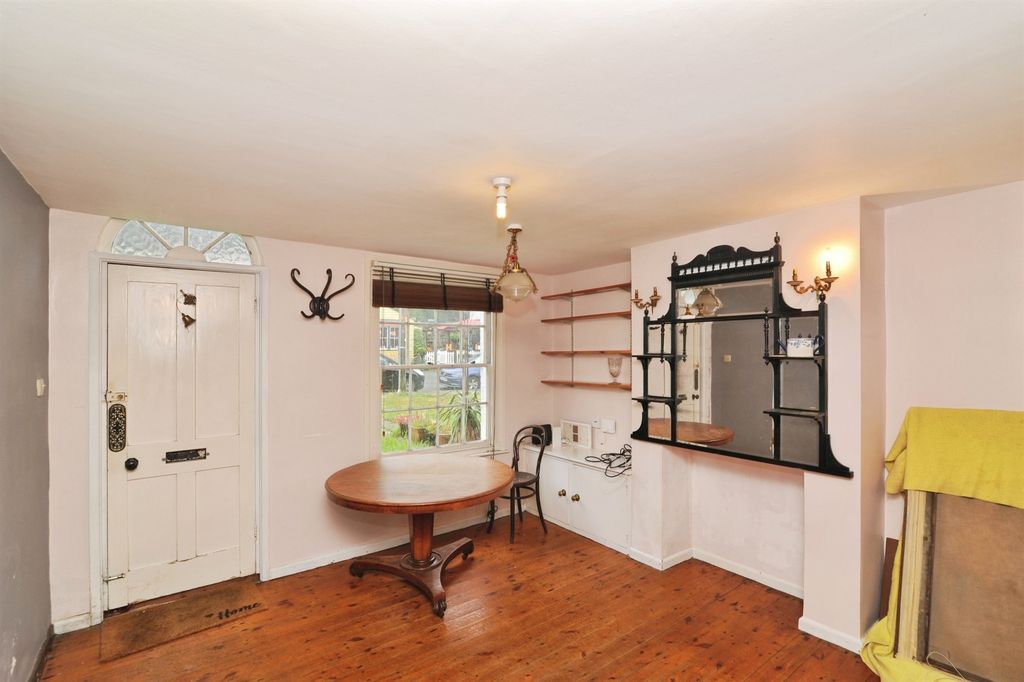 Property photo 2 of 19