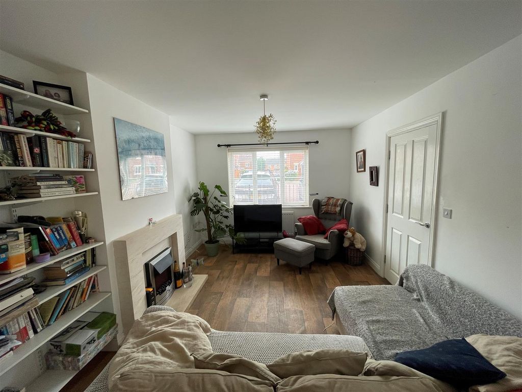 Property photo 2 of 17 Lounge 1.Jpg