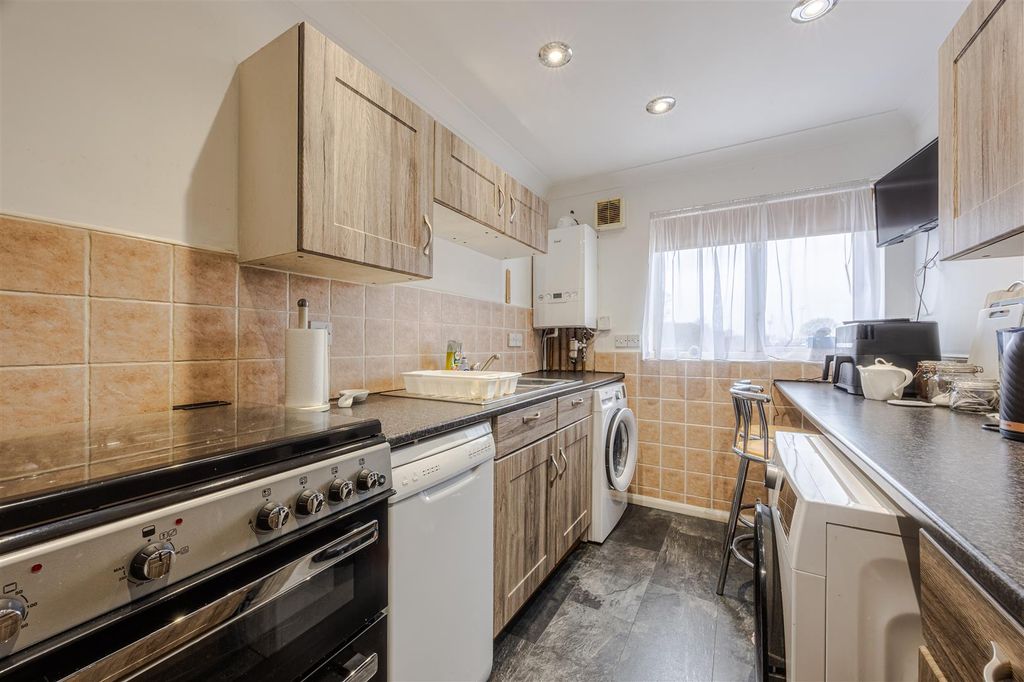 Property photo 3 of 9 Kitchen