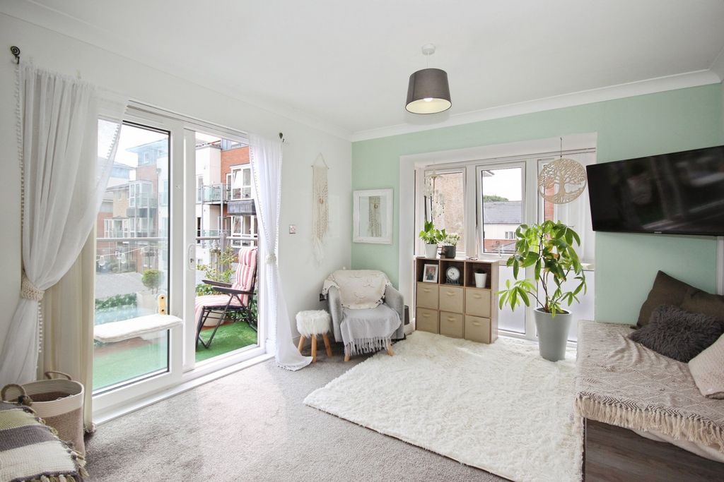 Property photo 2 of 16 Living Room