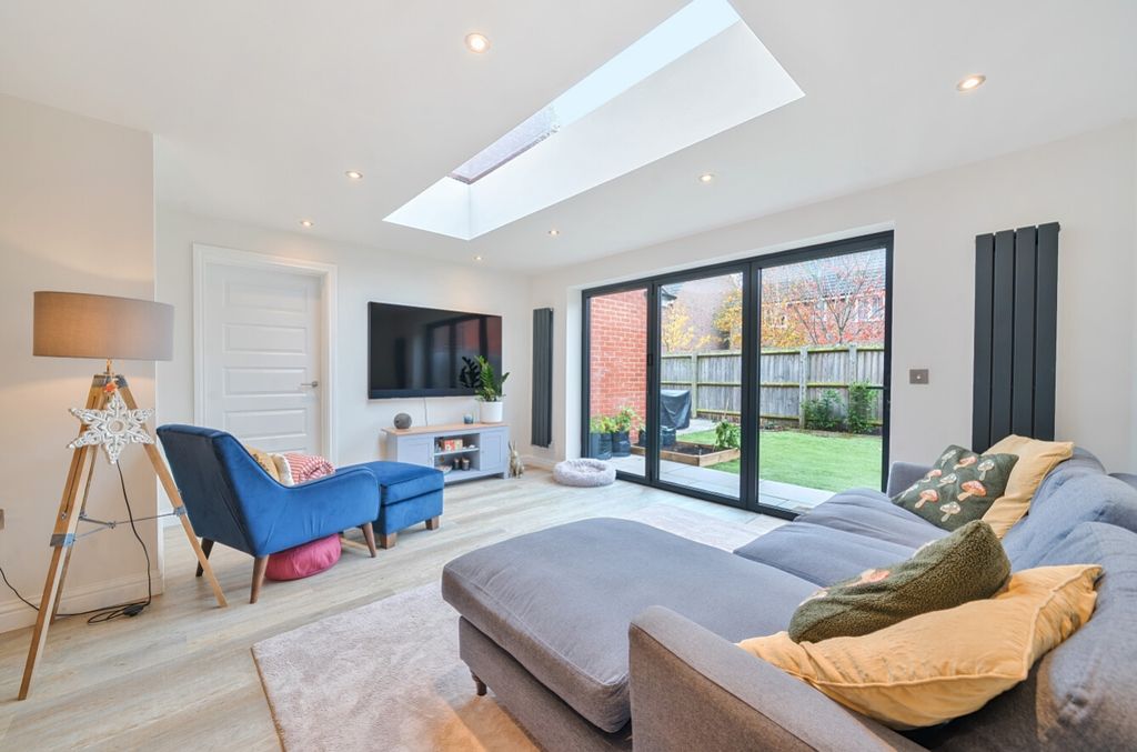 Property photo 2 of 26 1380290-31-690E3d1A847c8-Arw-1