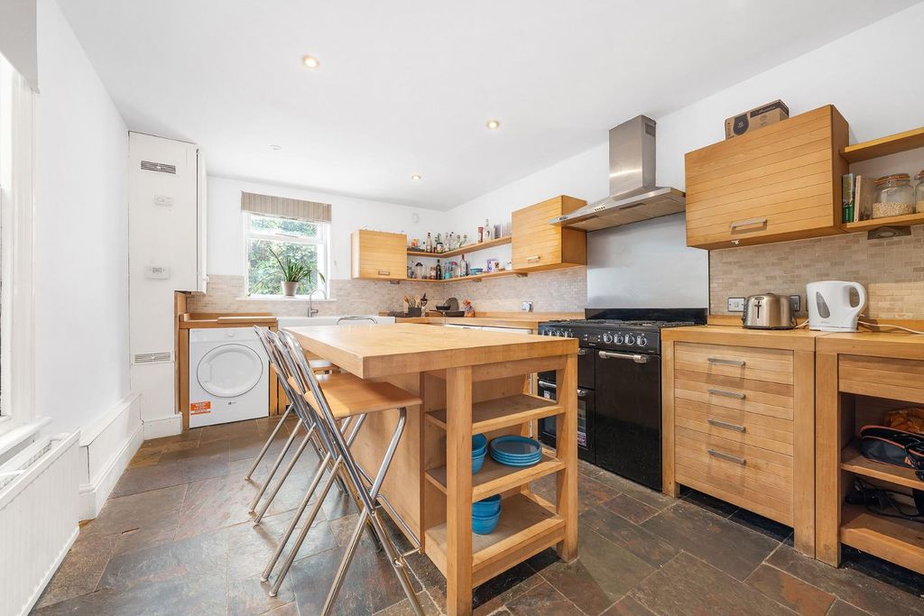 Property photo 2 of 14 Kitchen.Jpg
