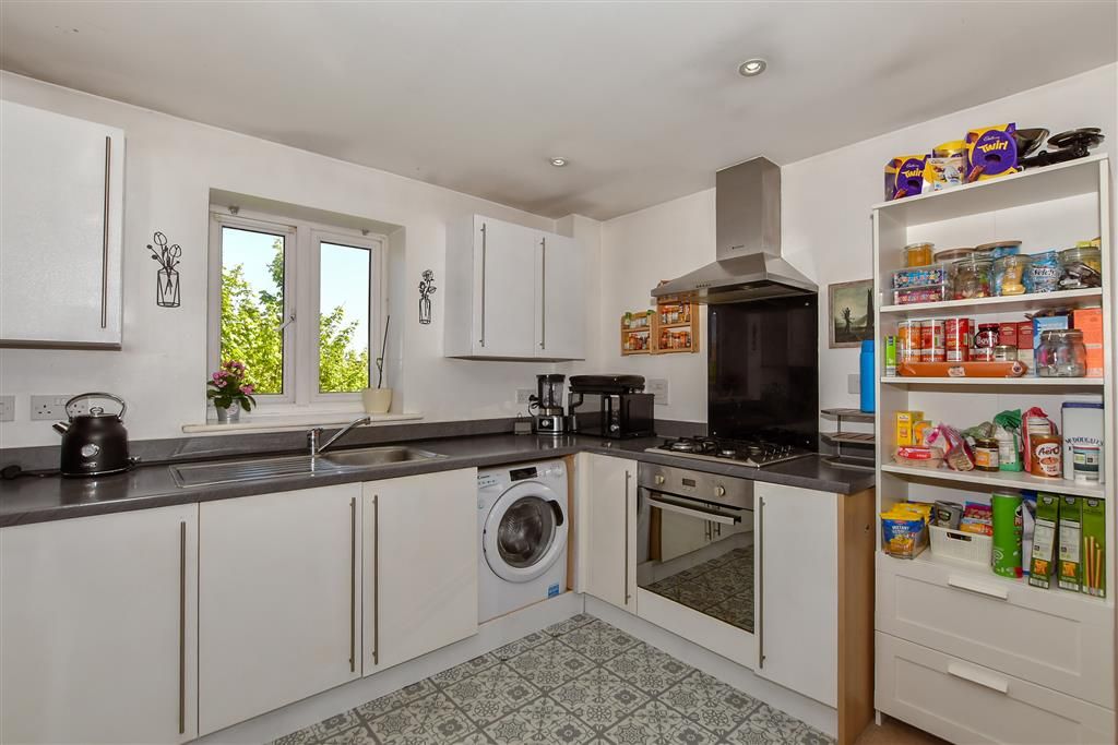 Property photo 2 of 9 Kitchen/Lounge