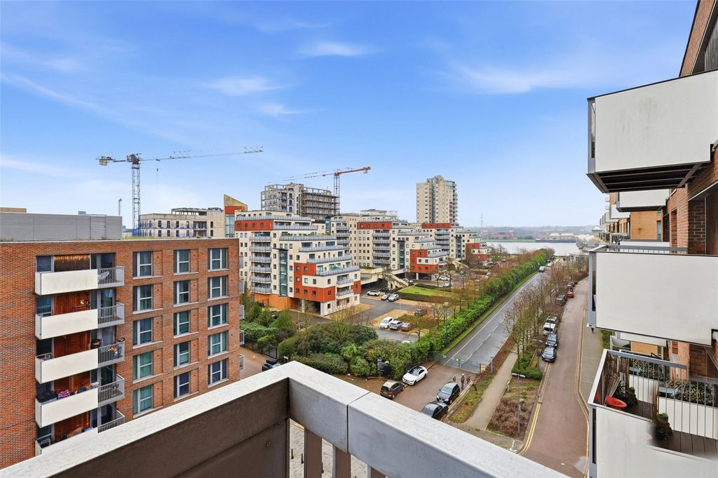 Property photo 2 of 14 Picture No. 17