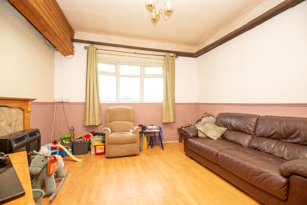 Property photo 2 of 21 Untitled-13