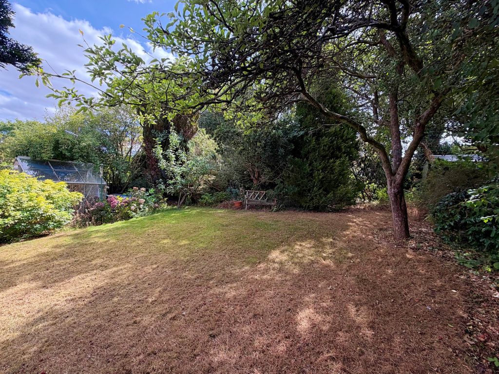 Property photo 3 of 12 4