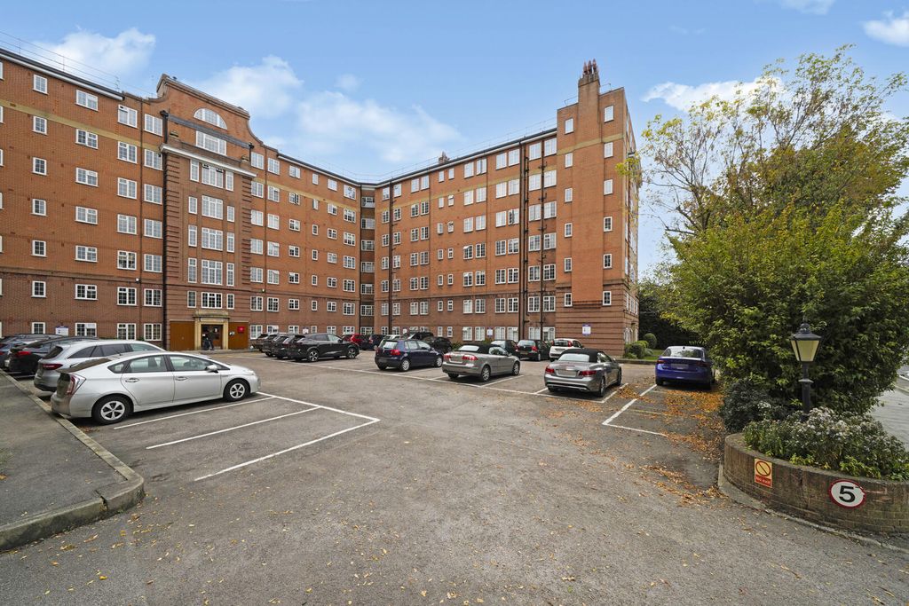 Property photo 1 of 8 Exterior