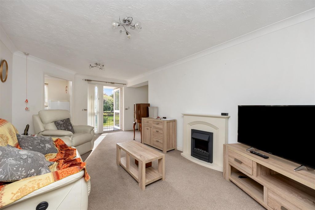 Property photo 3 of 17 Sitting Room