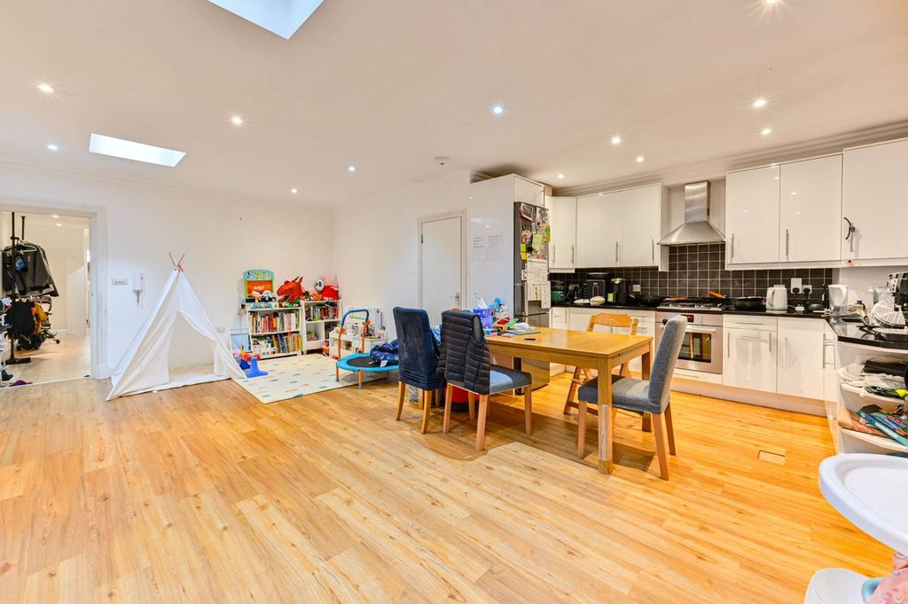 Property photo 2 of 11