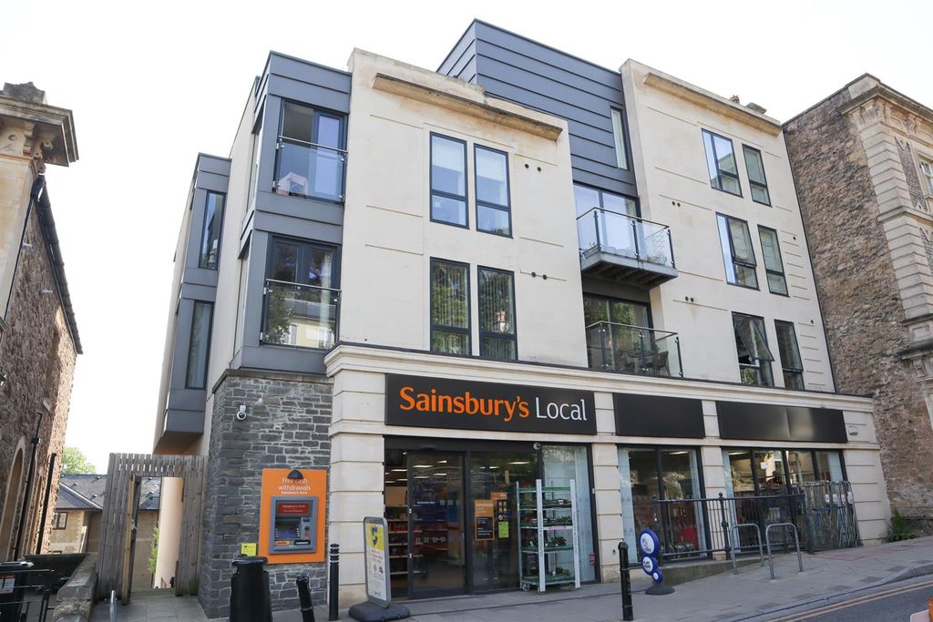 Property photo 1 of 9 The Regent