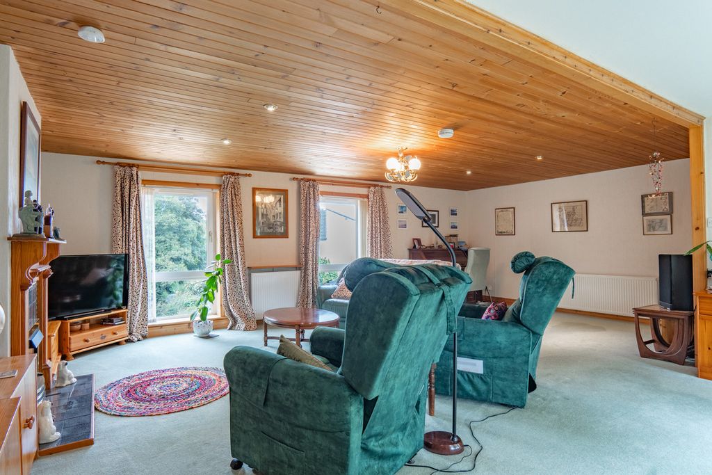 Property photo 3 of 36