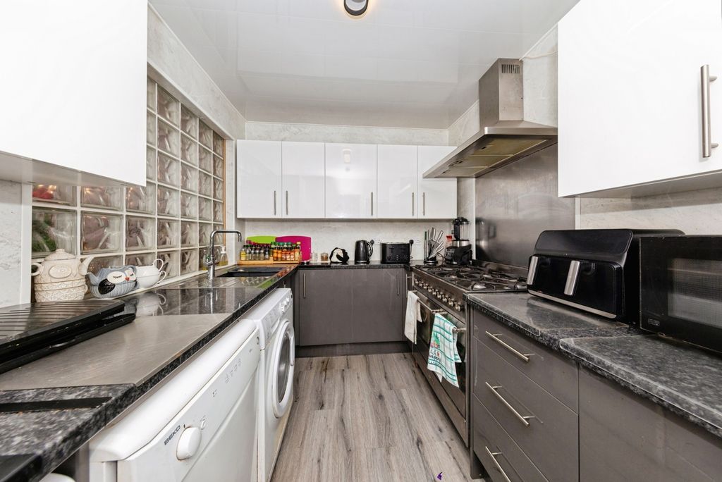 Property photo 3 of 20 Pbox-Img.Jpg