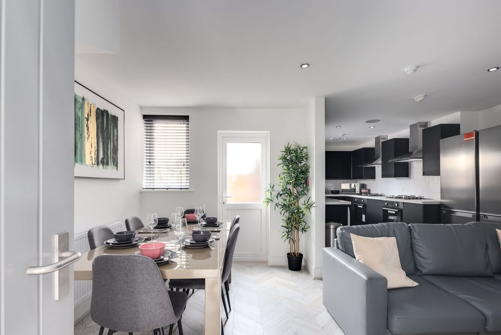 Property photo 2 of 7 Bright, Modern Living Space Featuring A Comfortabl...