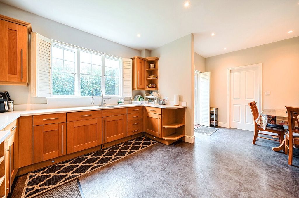 Property photo 3 of 28 Picture No. 24