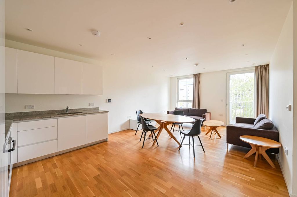 Property photo 2 of 18