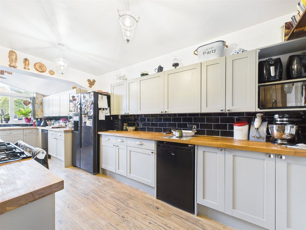 Property photo 3 of 24 Picture No. 27