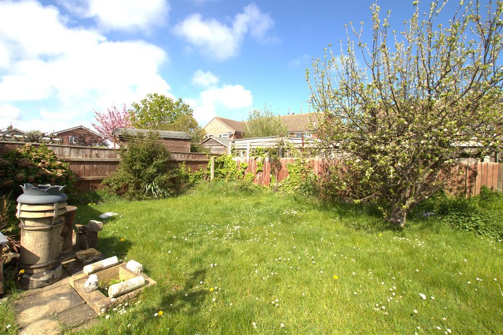 Property photo 3 of 14 Garden.Jpg