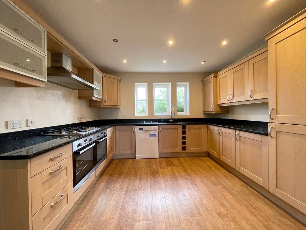 Property photo 2 of 20 Picture No. 54