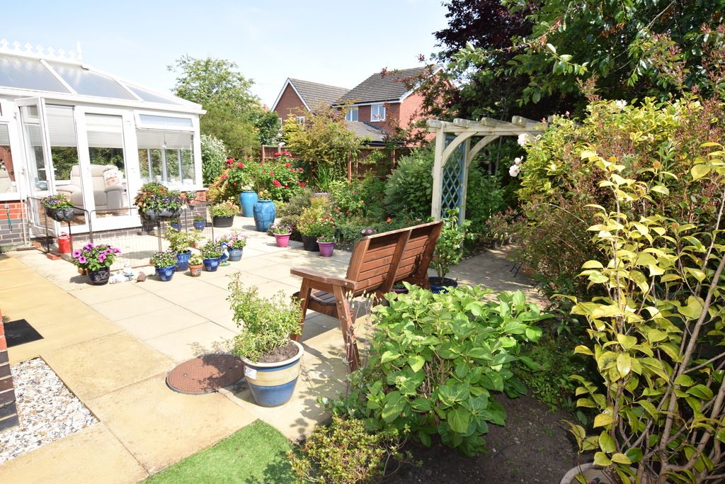 Property photo 3 of 30 Garden