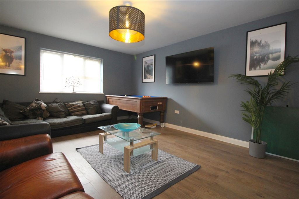 Property photo 3 of 28 Lounge / Pool Room