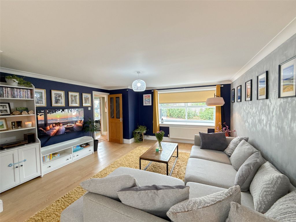 Property photo 2 of 47 Lounge