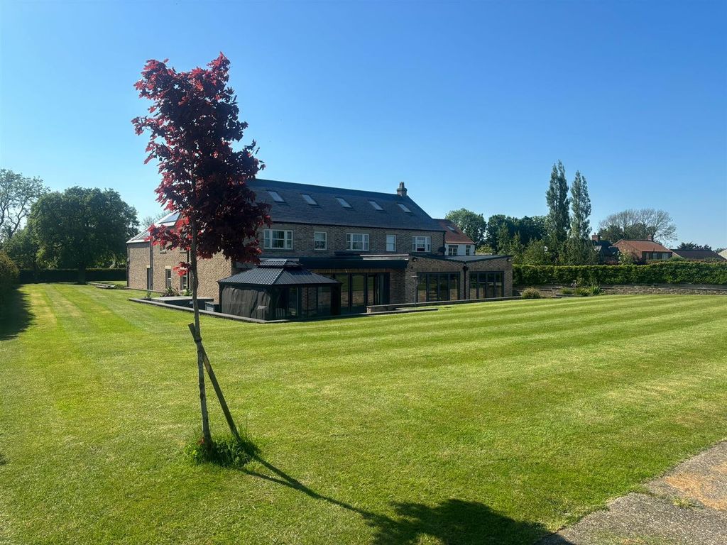 Property photo 1 of 30 House Back Garden Side Shot.Jpg