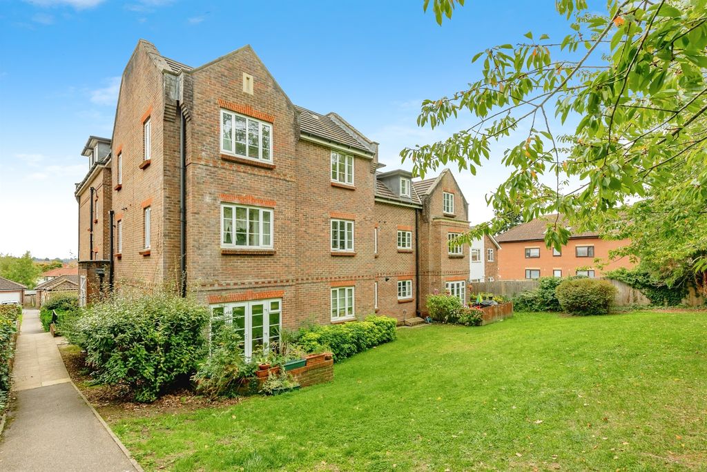 Property photo 1 of 18 Outside