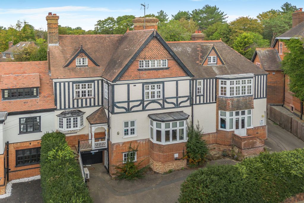 Property photo 2 of 21 11 St Catharine's Road, Broxbourne, Hertfordshire, En10 7LG