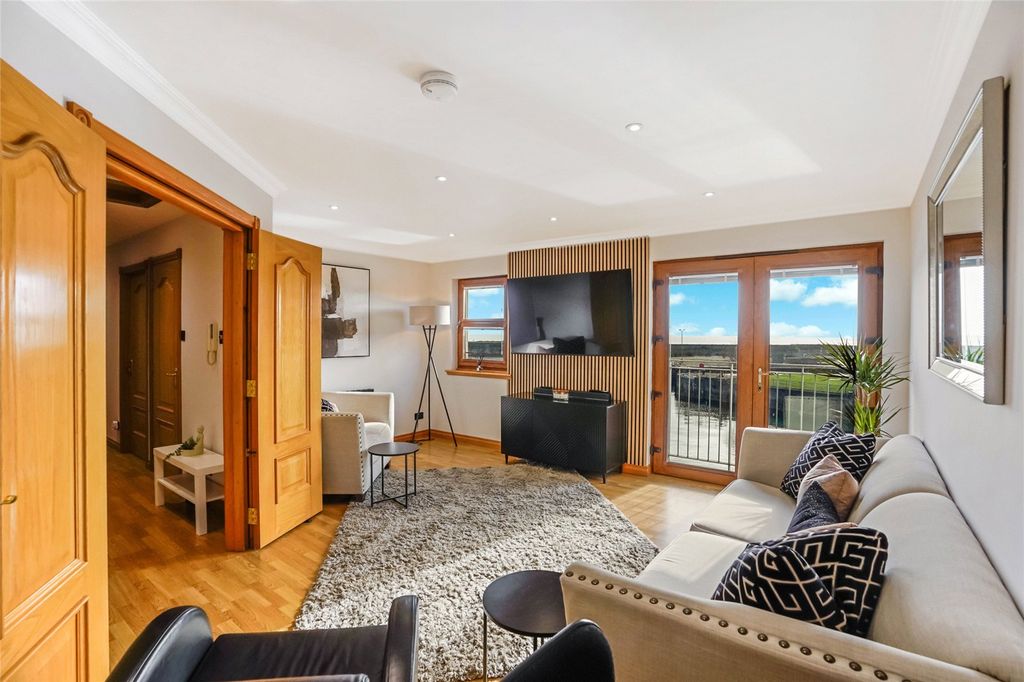 Property photo 3 of 15 Picture No. 06