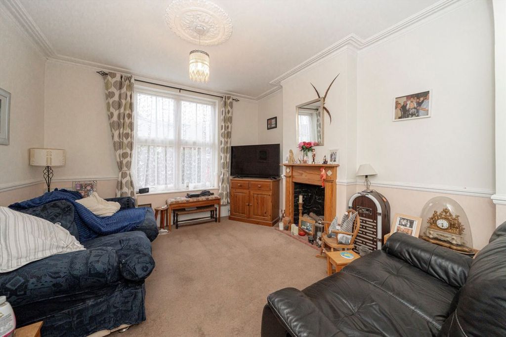 Property photo 2 of 6