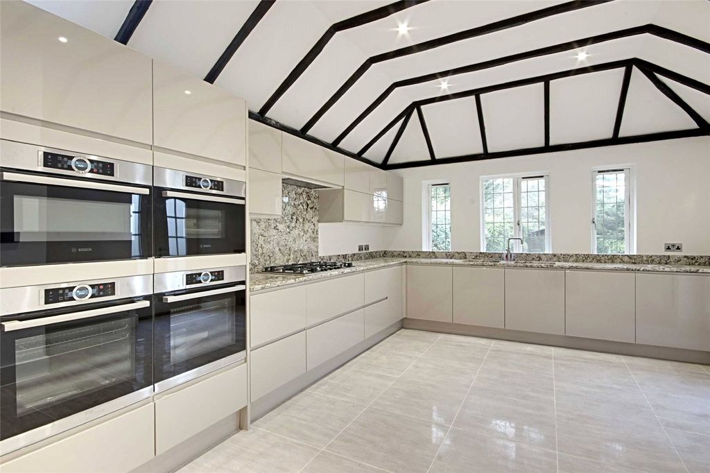 Property photo 2 of 12 Photo